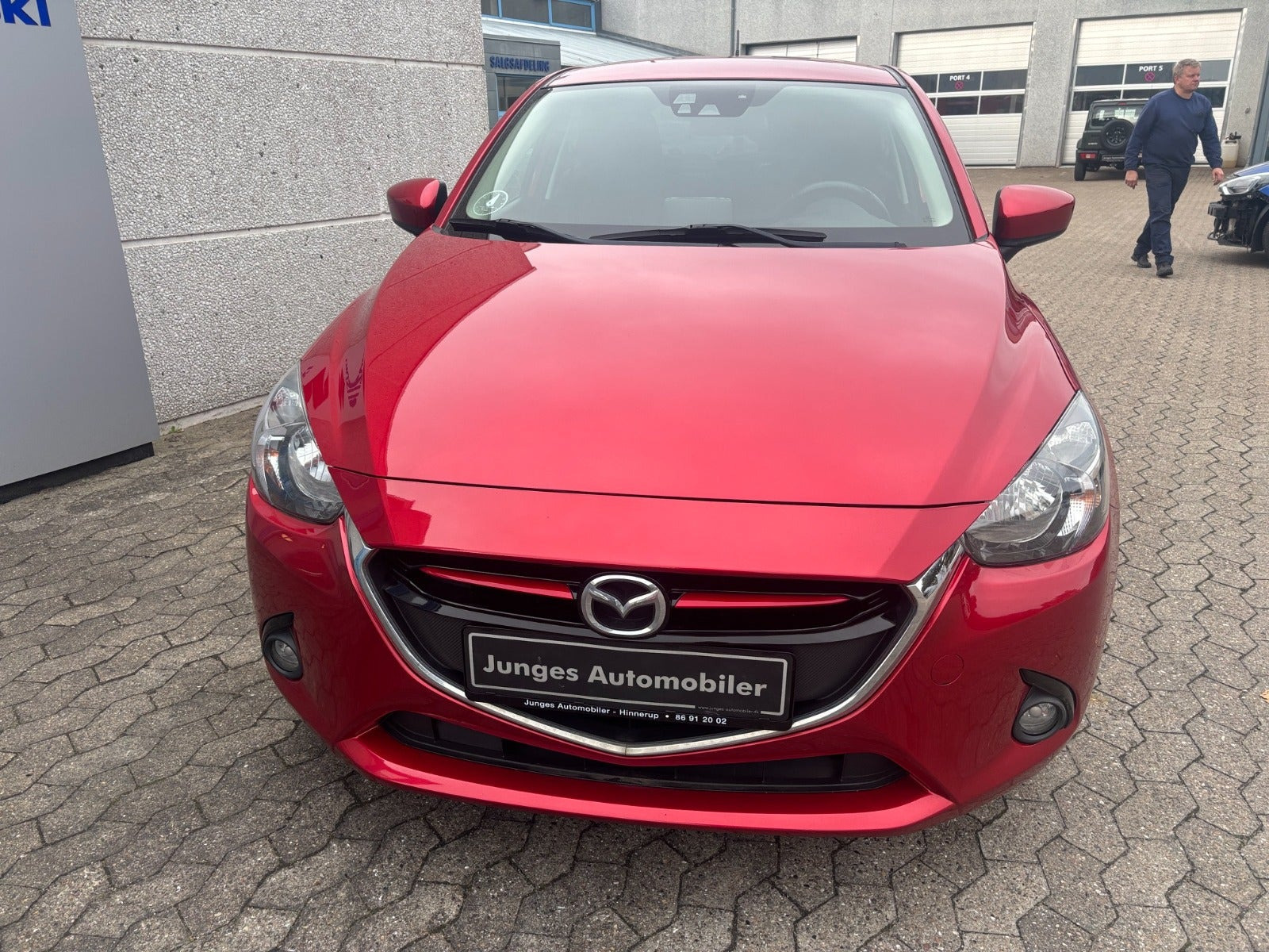 Grå Mazda 2 fra 2015