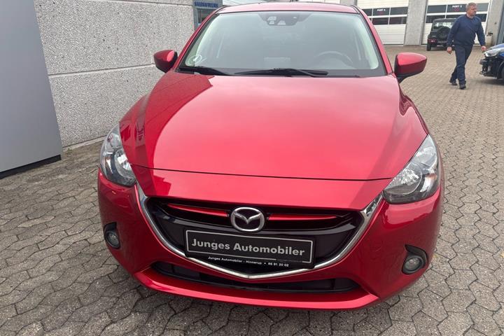 Grå Mazda 2 fra 2015