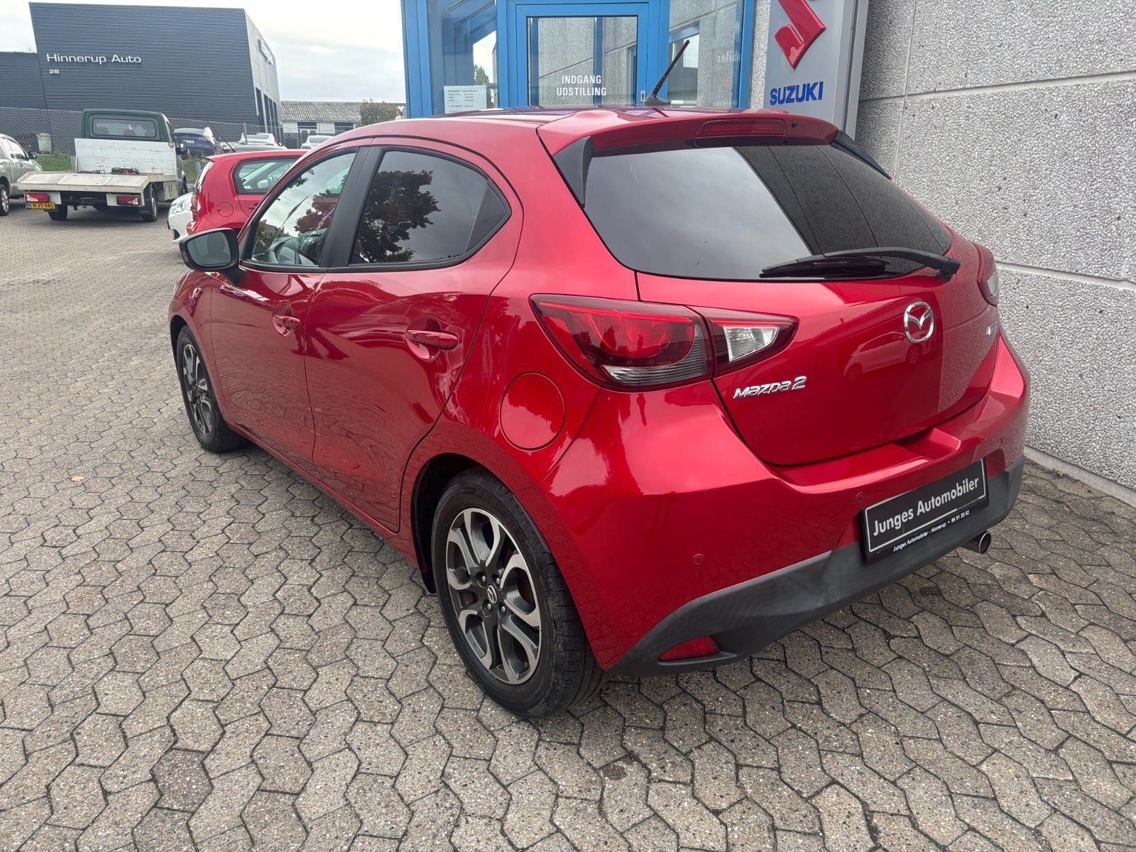 Grå Mazda 2 fra 2015