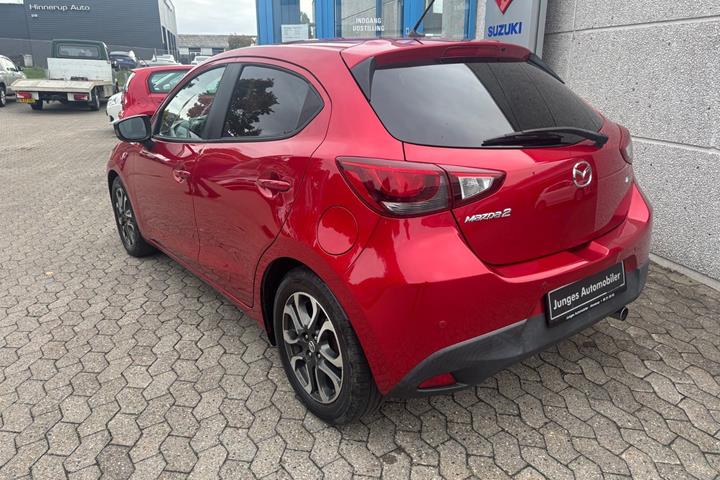 Grå Mazda 2 fra 2015