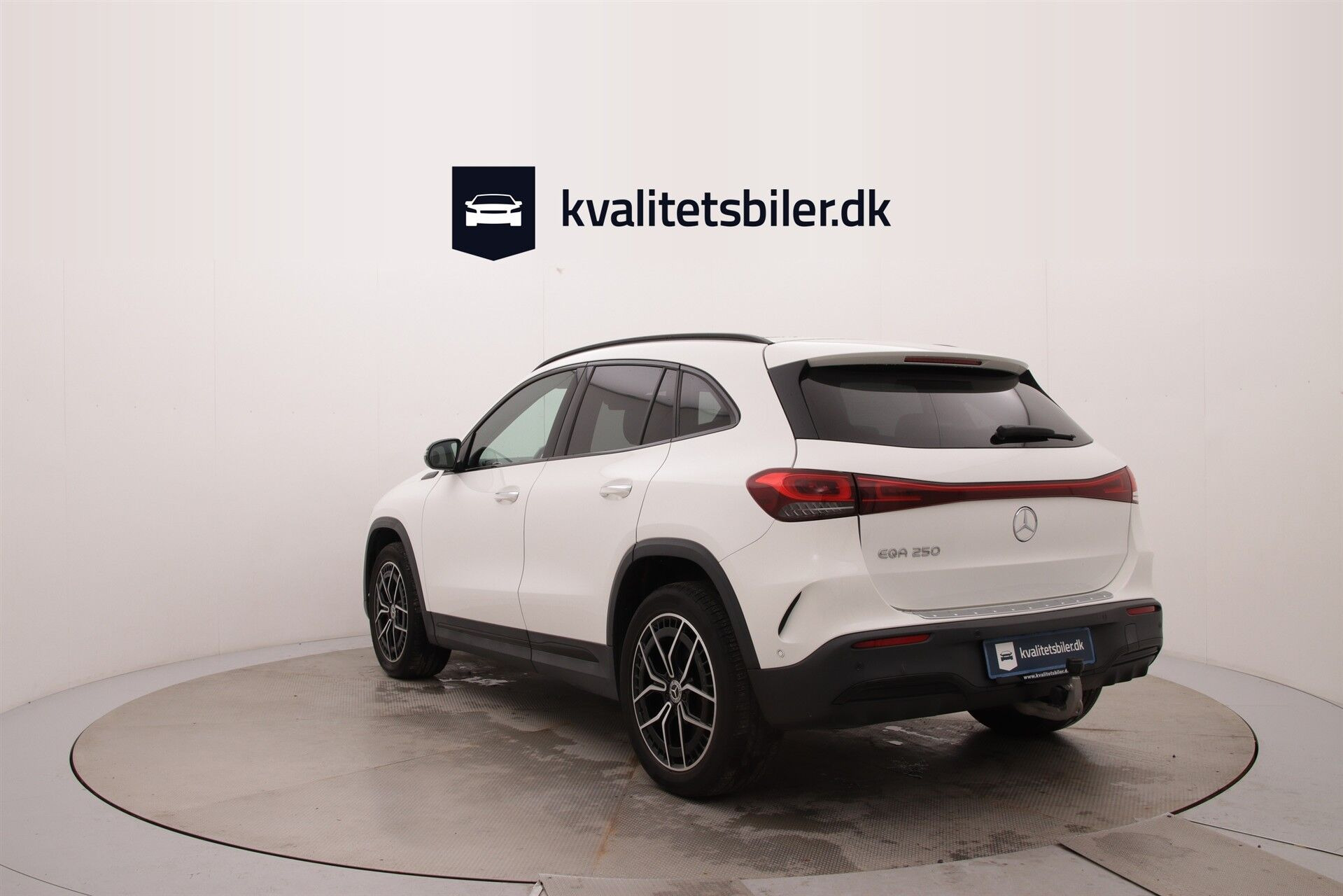 Hvid Mercedes EQA250 fra 2021