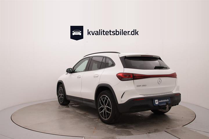 Hvid Mercedes EQA250 fra 2021
