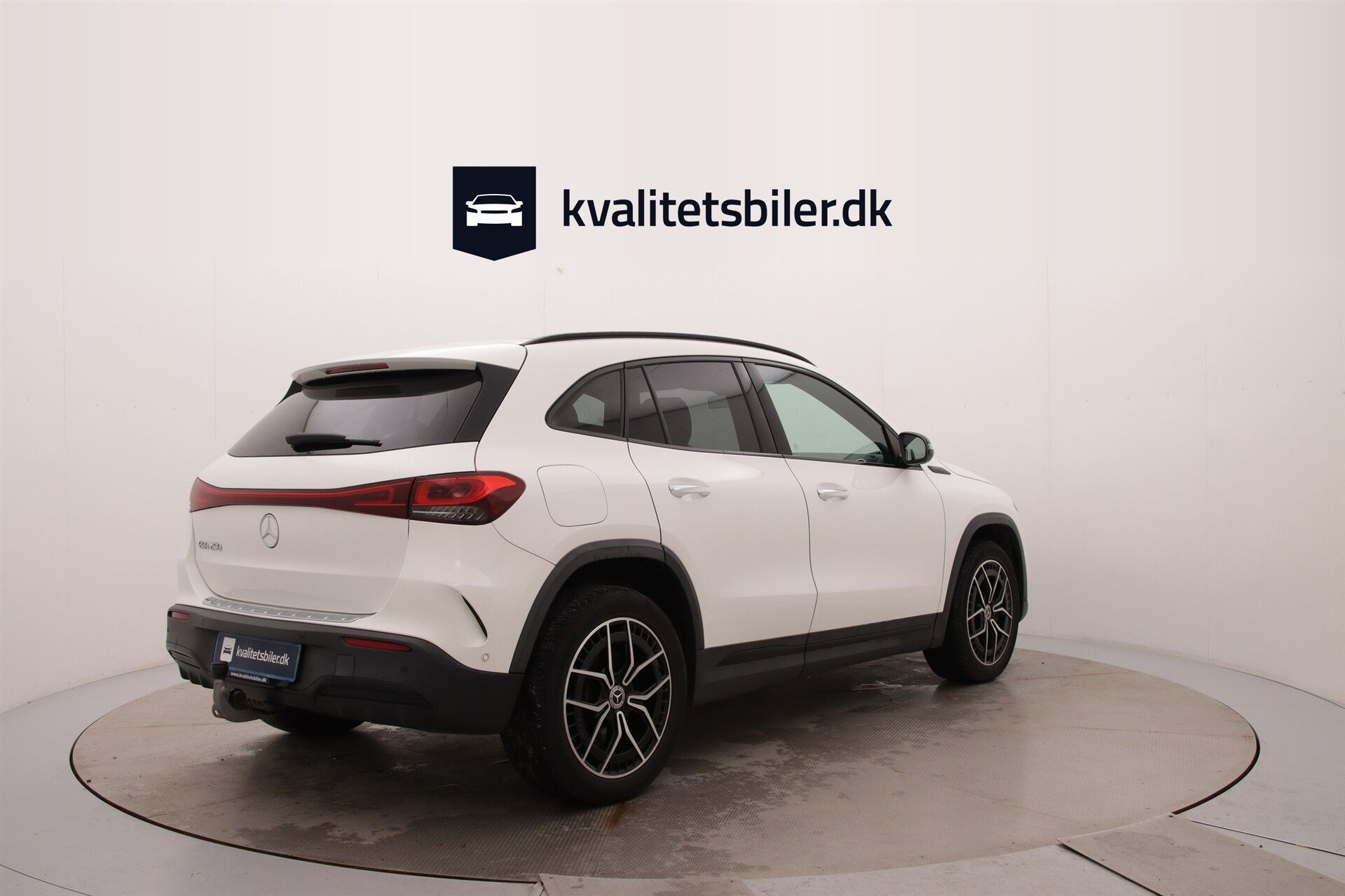 Hvid Mercedes EQA250 fra 2021