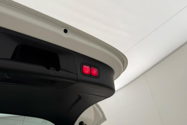 Hvid Mercedes EQA250 fra 2021
