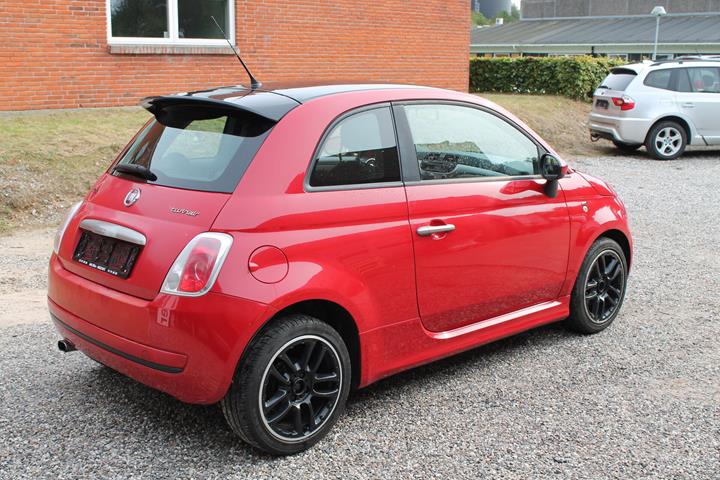 Rød Fiat 500 fra 2012