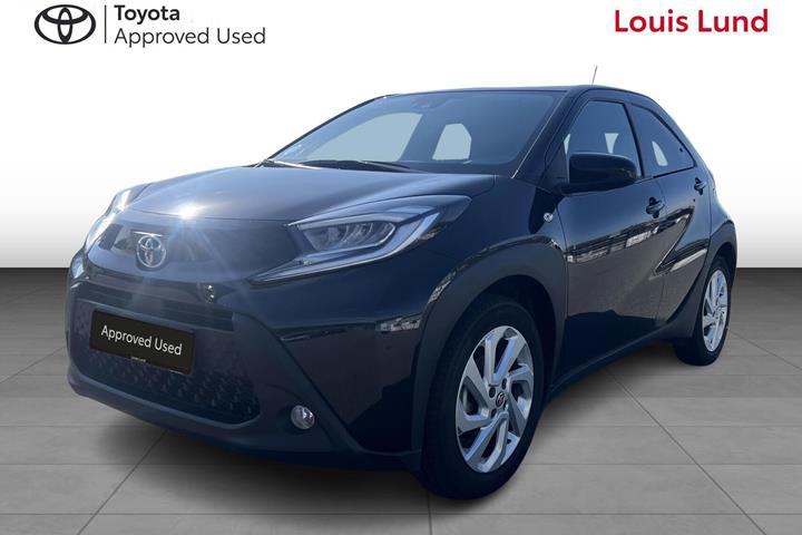 Sort Toyota Aygo X fra 2025 set udefra