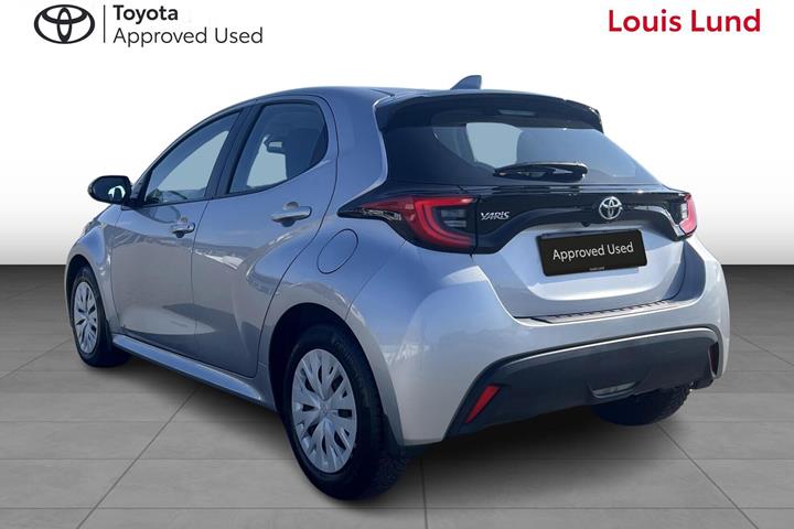Sølv Toyota Yaris fra 2022