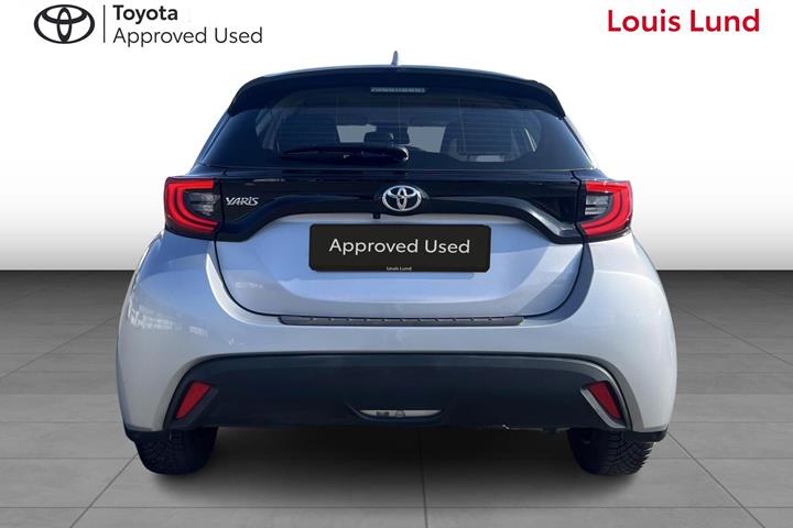 Sølv Toyota Yaris fra 2022