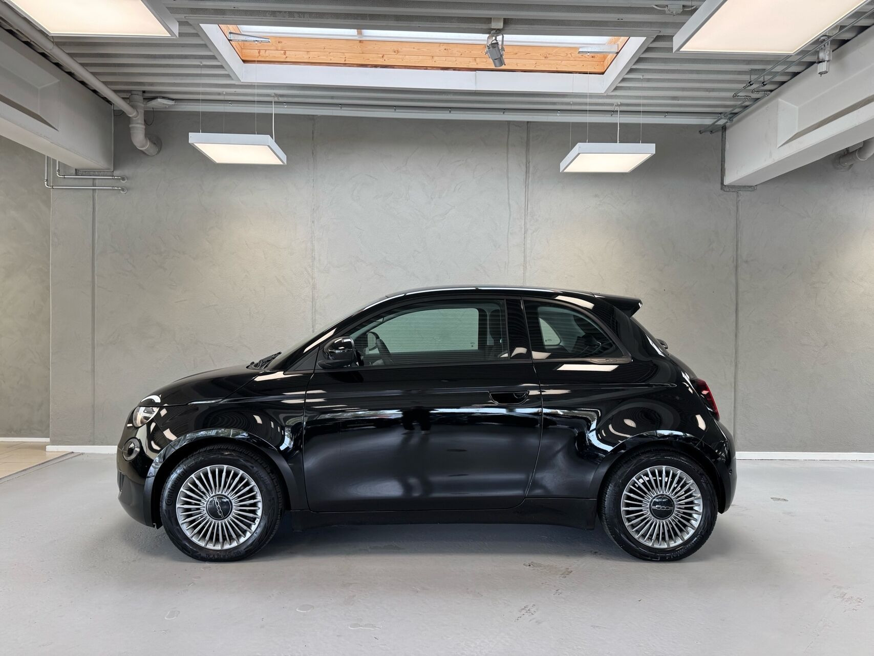 Sort Fiat 500e fra 2023