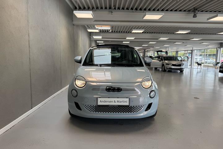 Blå Fiat 500e fra 2023
