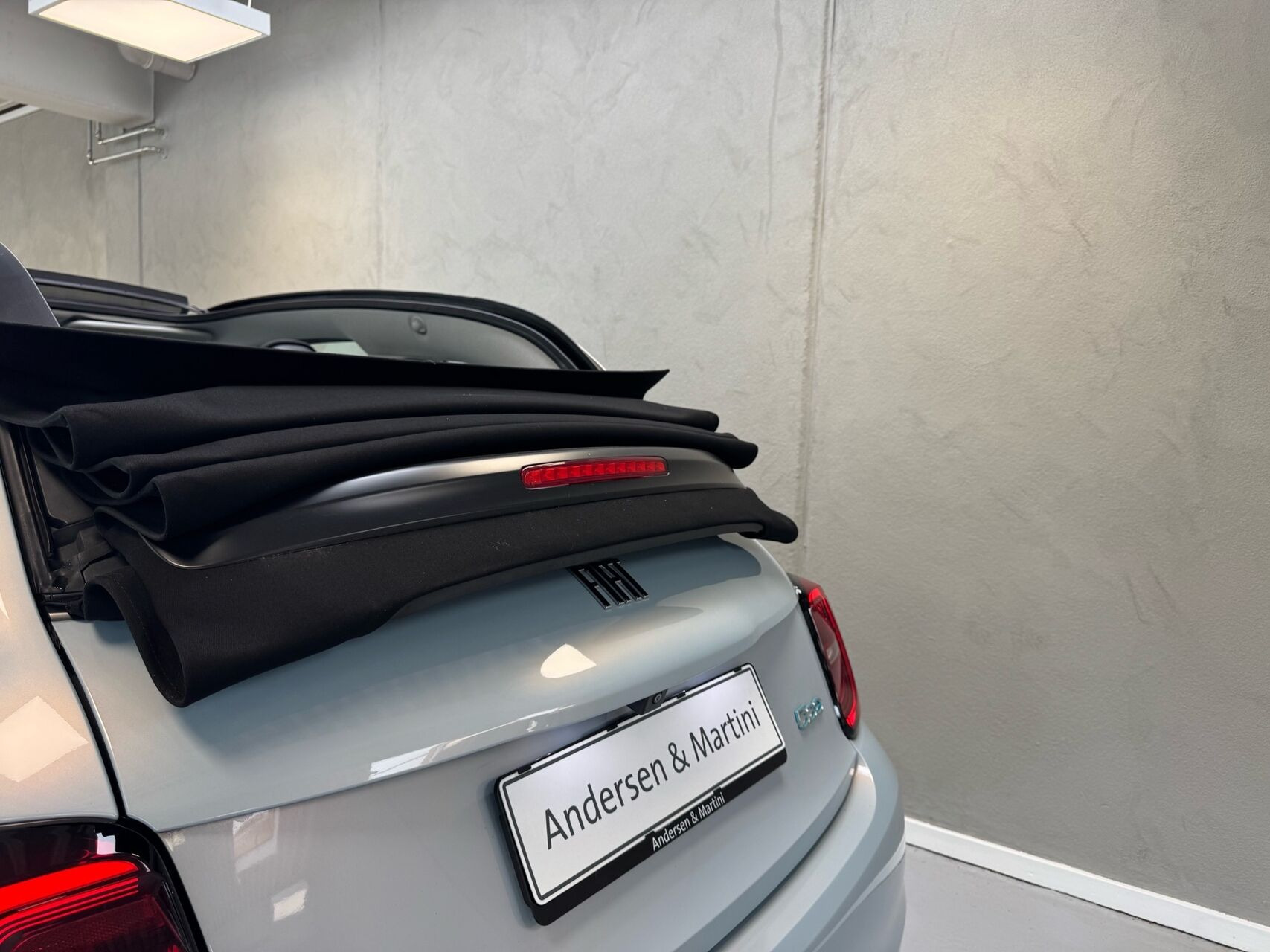 Blå Fiat 500e fra 2023