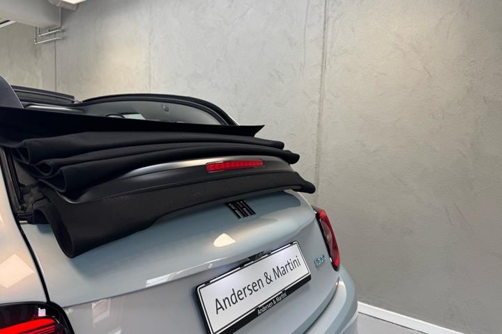 Blå Fiat 500e fra 2023