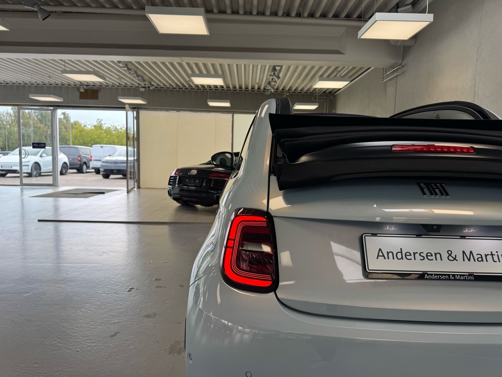Blå Fiat 500e fra 2023