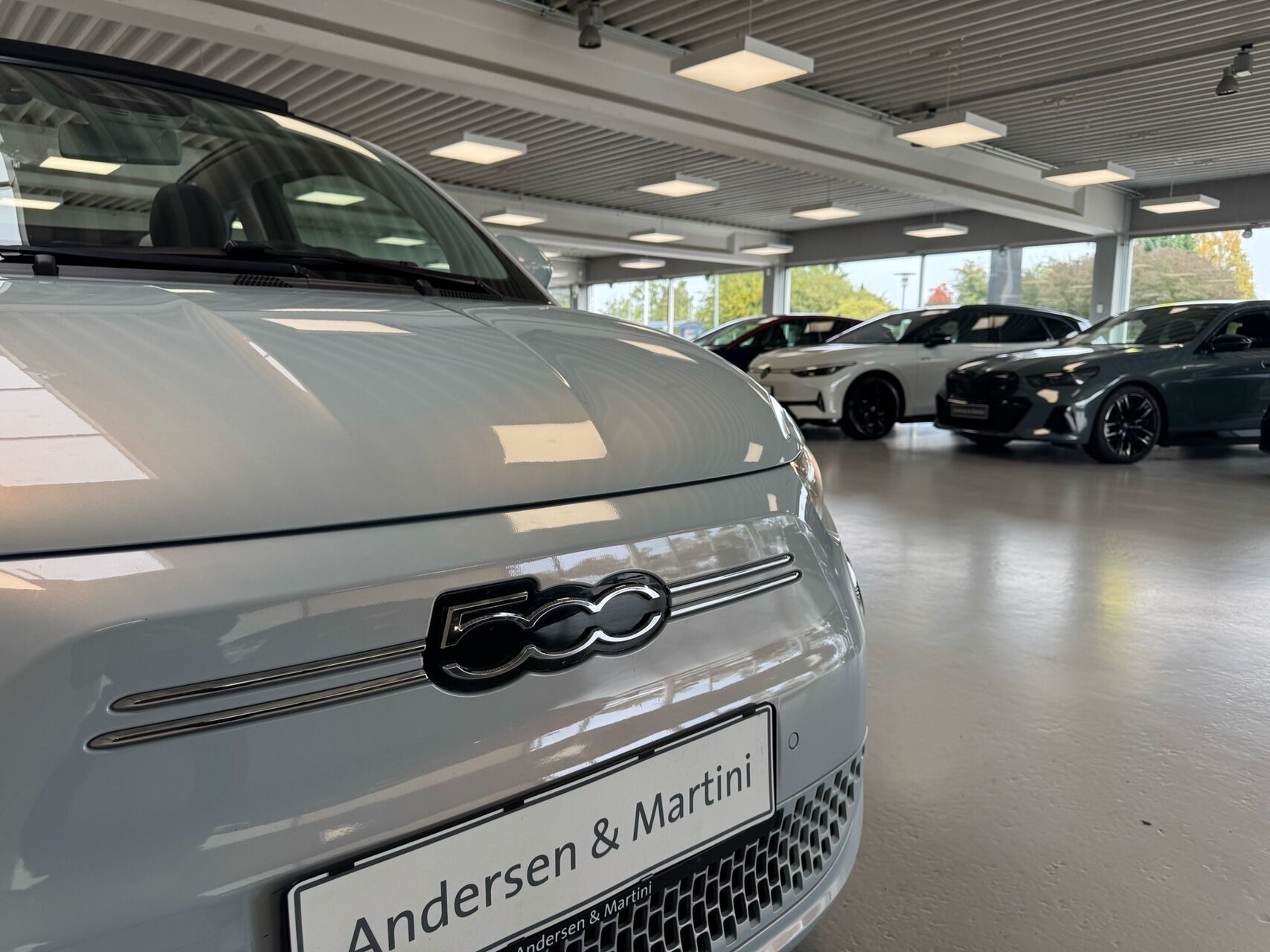 Blå Fiat 500e fra 2023