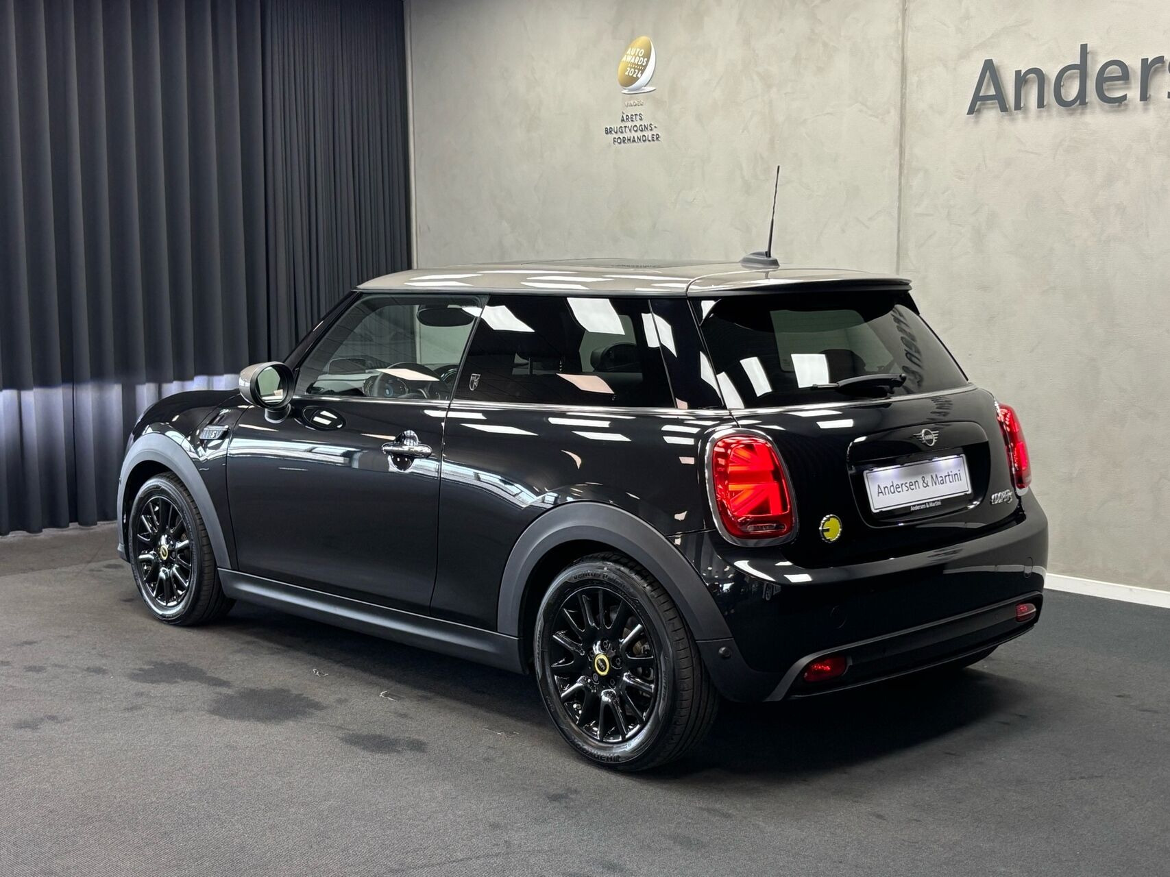 Hvid Mini Cooper fra 2023