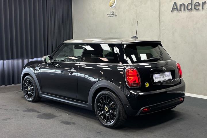 Hvid Mini Cooper fra 2023