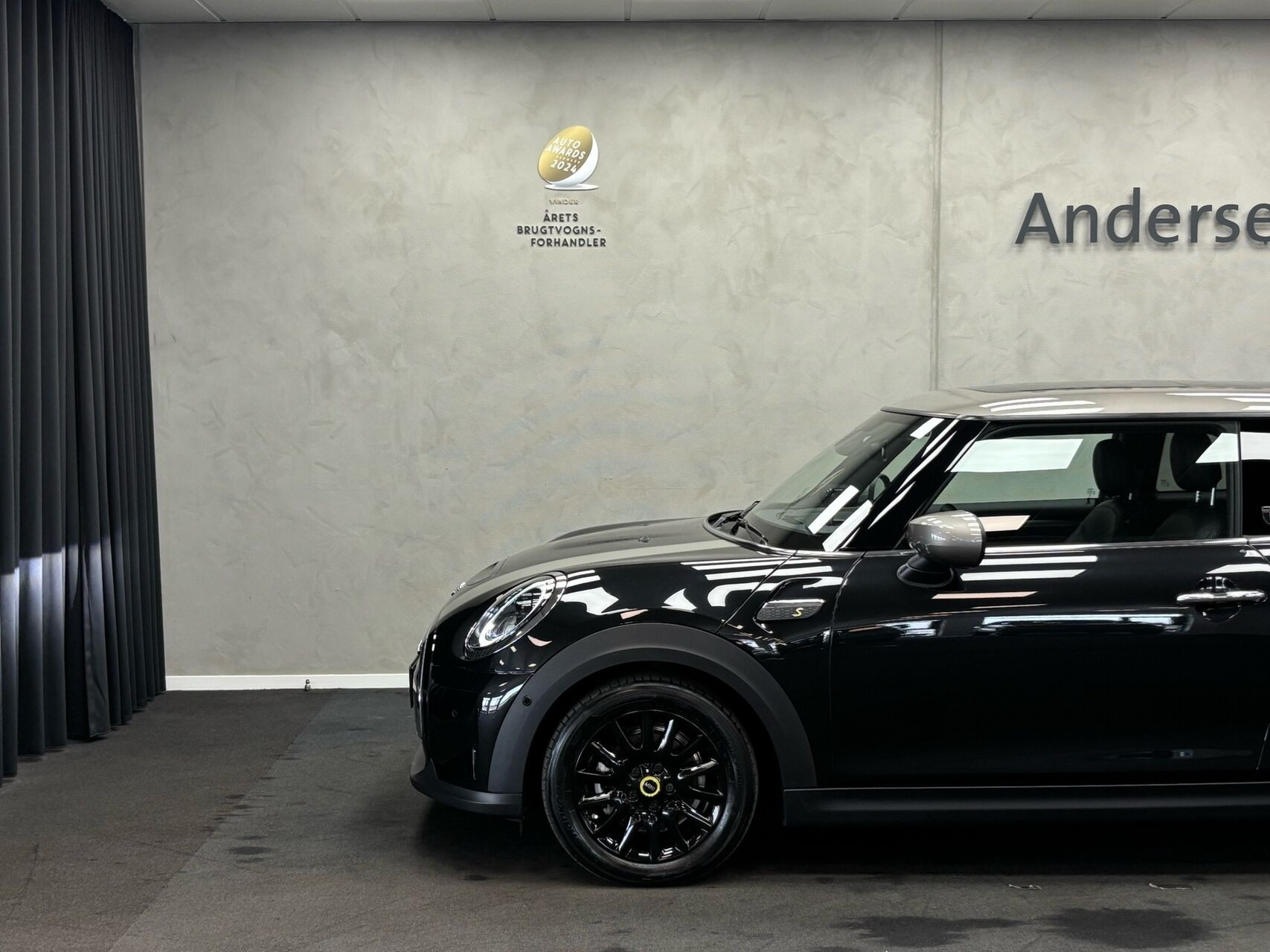 Hvid Mini Cooper fra 2023