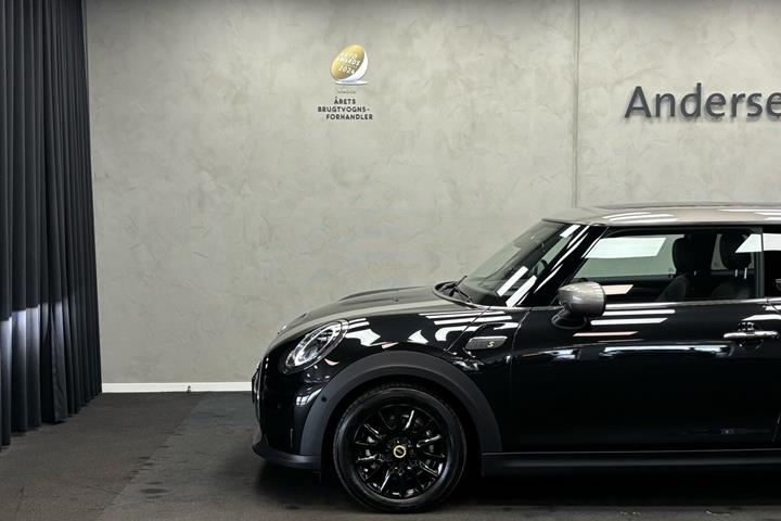Hvid Mini Cooper fra 2023