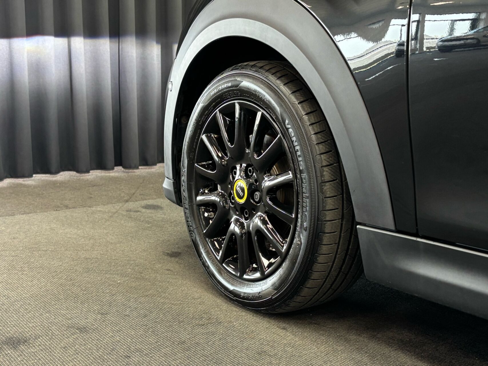 Hvid Mini Cooper fra 2023