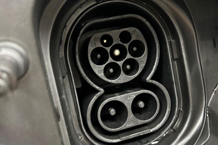 Hvid Mini Cooper fra 2023