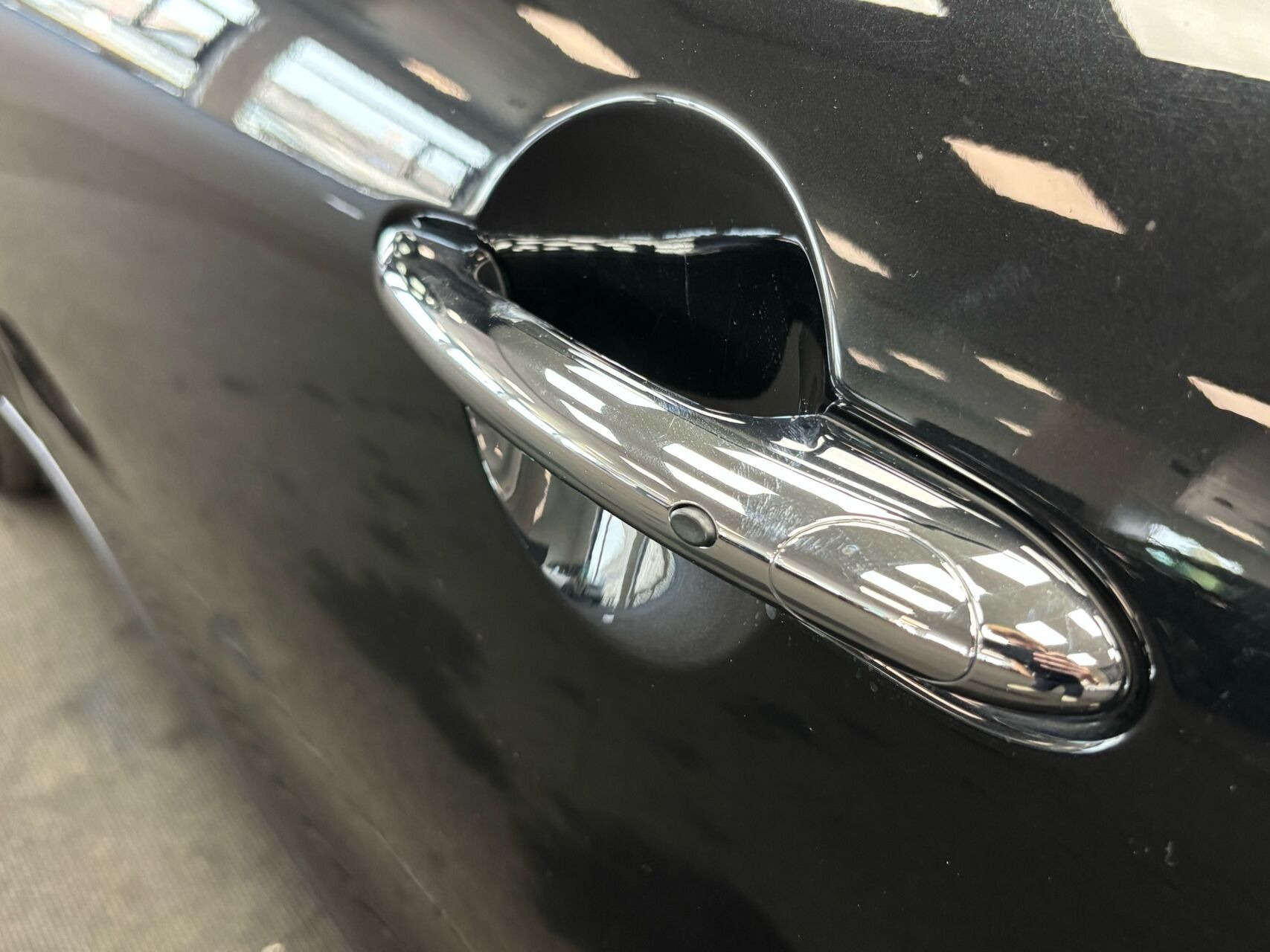 Hvid Mini Cooper fra 2023