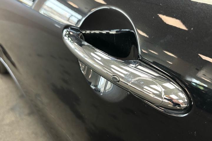 Hvid Mini Cooper fra 2023