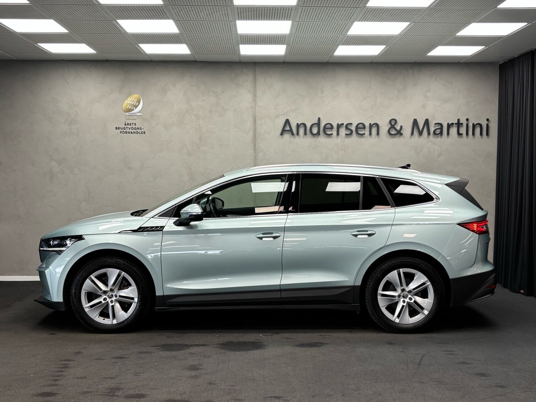Grå Skoda Enyaq fra 2021