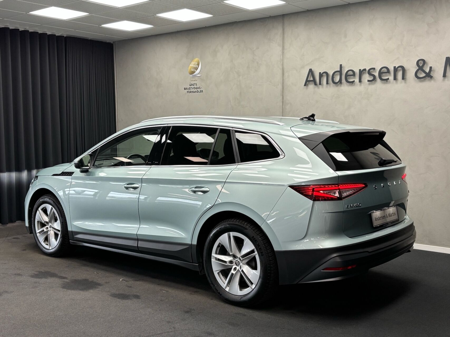 Grå Skoda Enyaq fra 2021