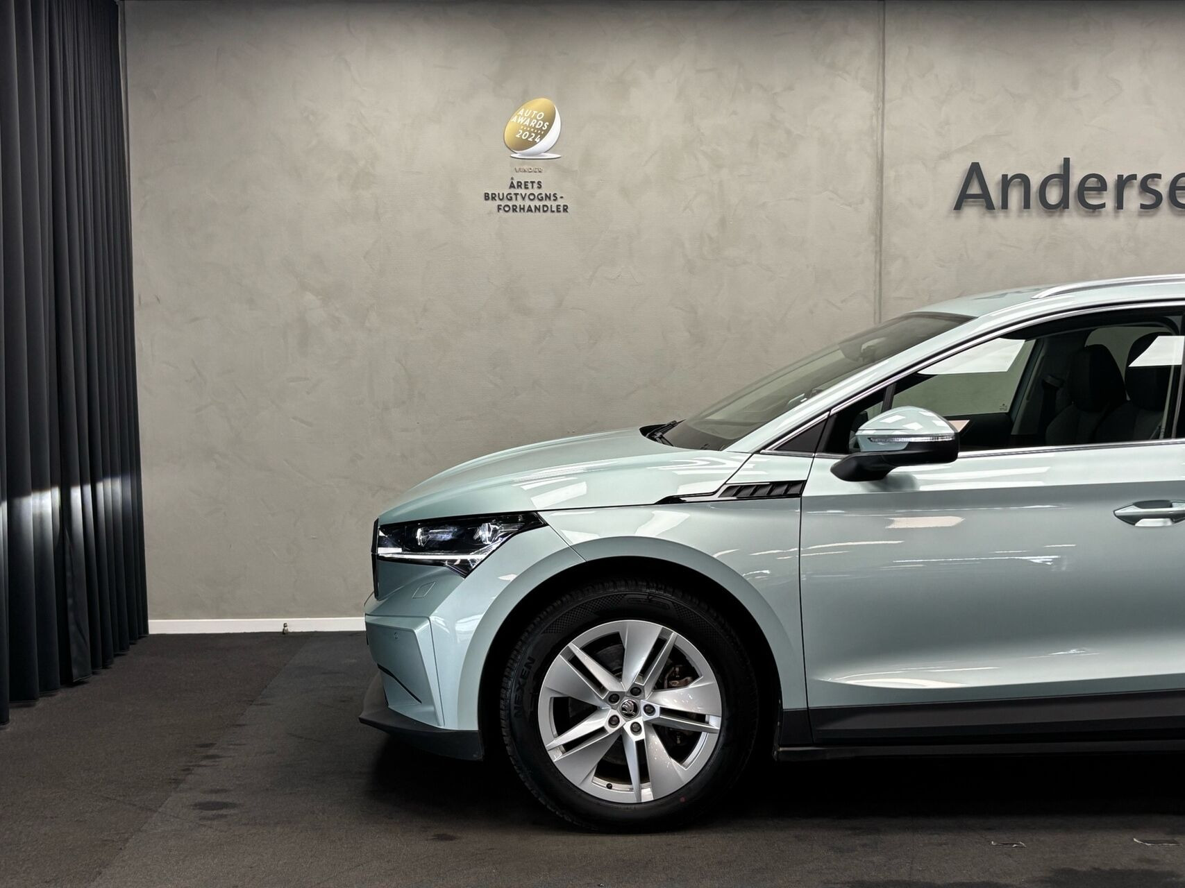 Grå Skoda Enyaq fra 2021