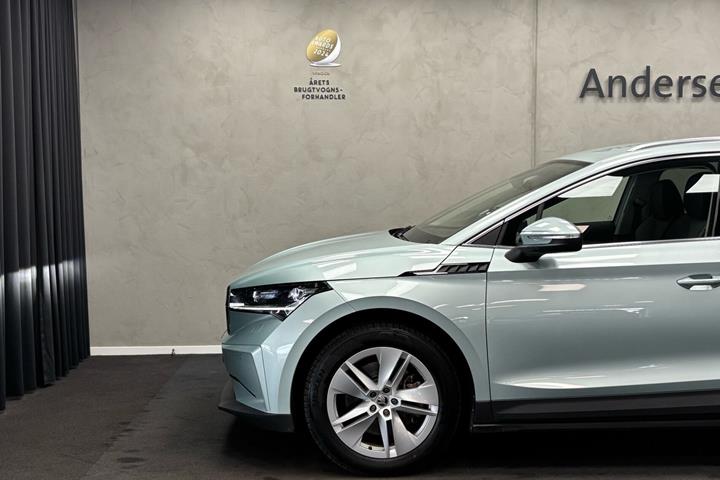Grå Skoda Enyaq fra 2021