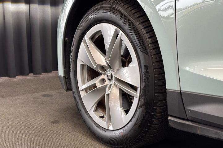 Grå Skoda Enyaq fra 2021