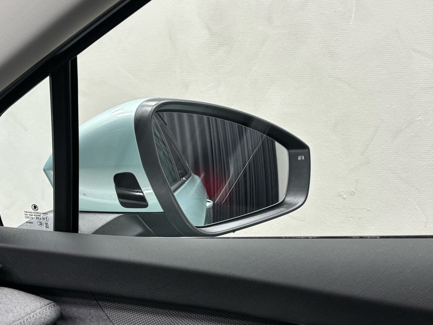 Grå Skoda Enyaq fra 2021