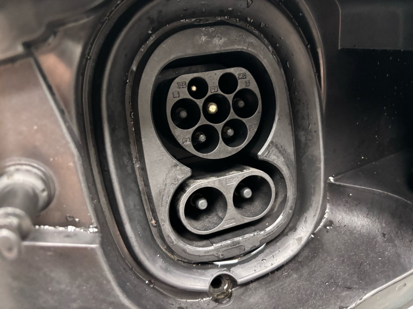 Grå Skoda Enyaq fra 2021