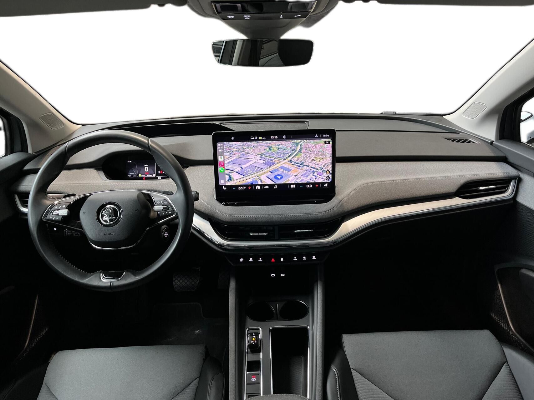 Grå Skoda Enyaq fra 2023