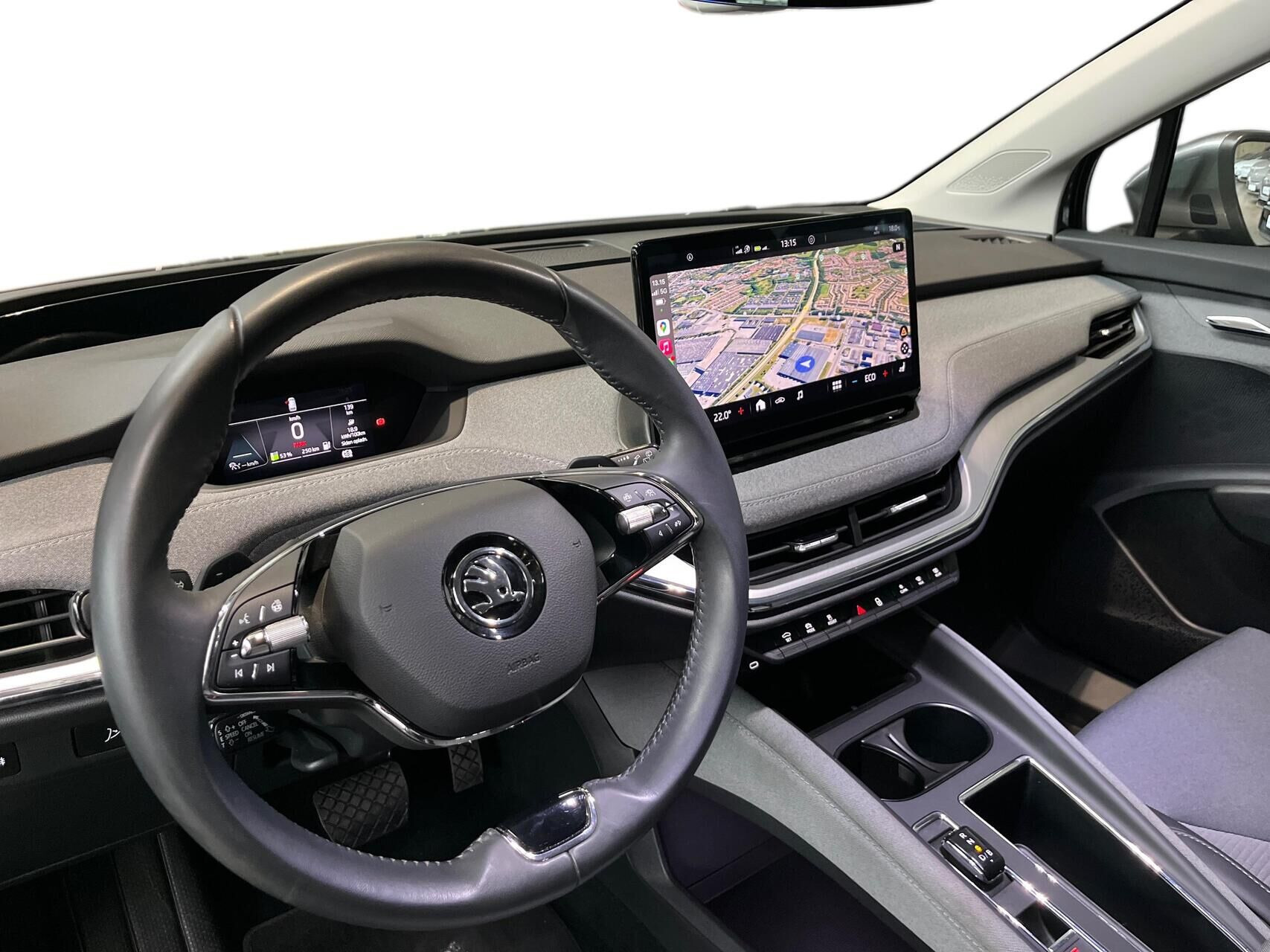Grå Skoda Enyaq fra 2023