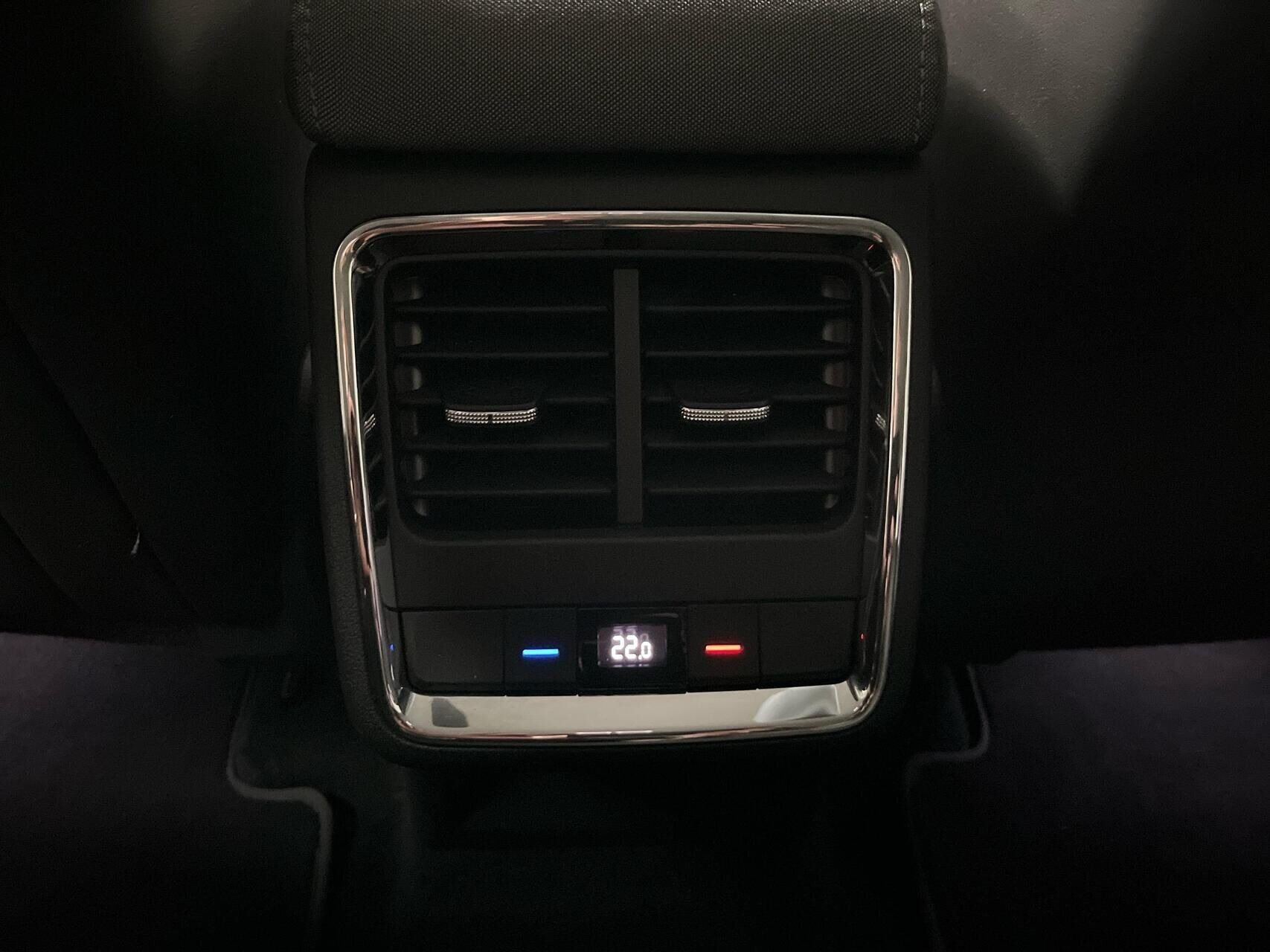 Grå Skoda Enyaq fra 2023