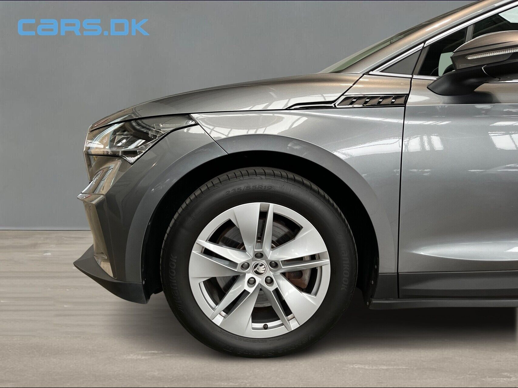 Grå Skoda Enyaq fra 2023