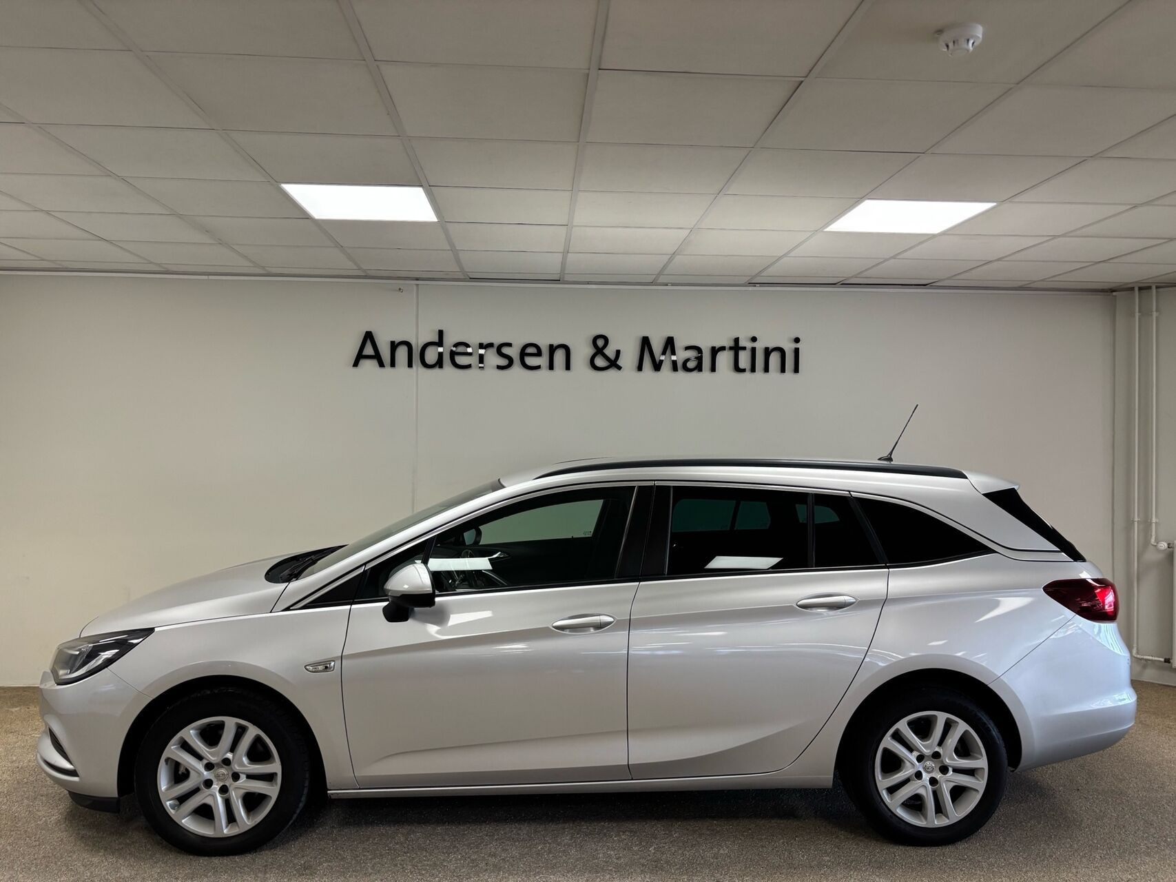 Grå Opel Astra fra 2018