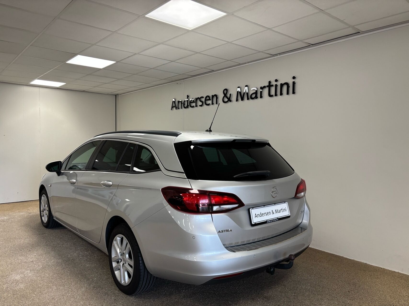 Grå Opel Astra fra 2018