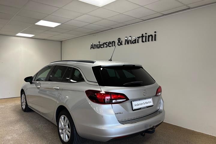 Grå Opel Astra fra 2018