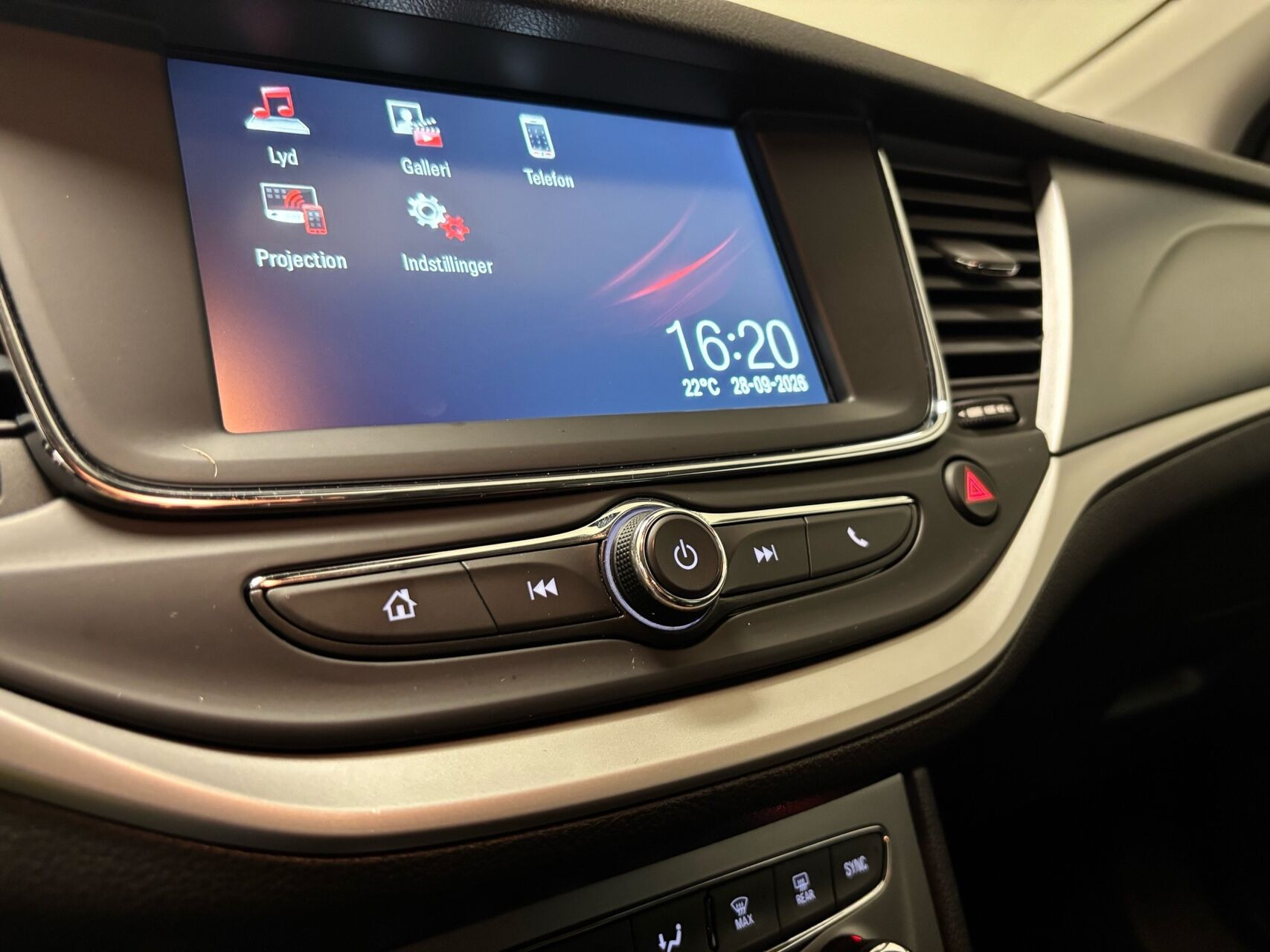 Grå Opel Astra fra 2018