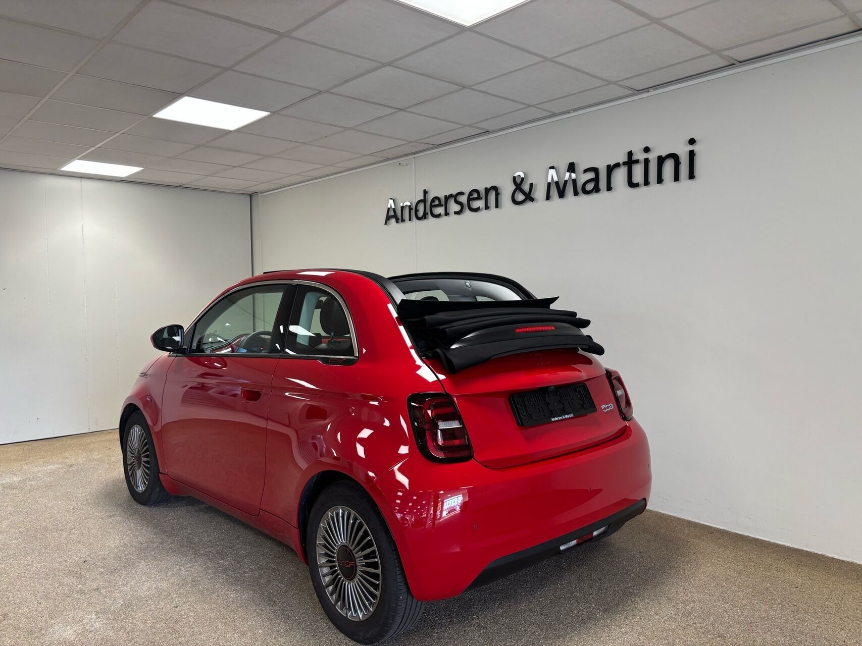 Rød Fiat 500e fra 2024