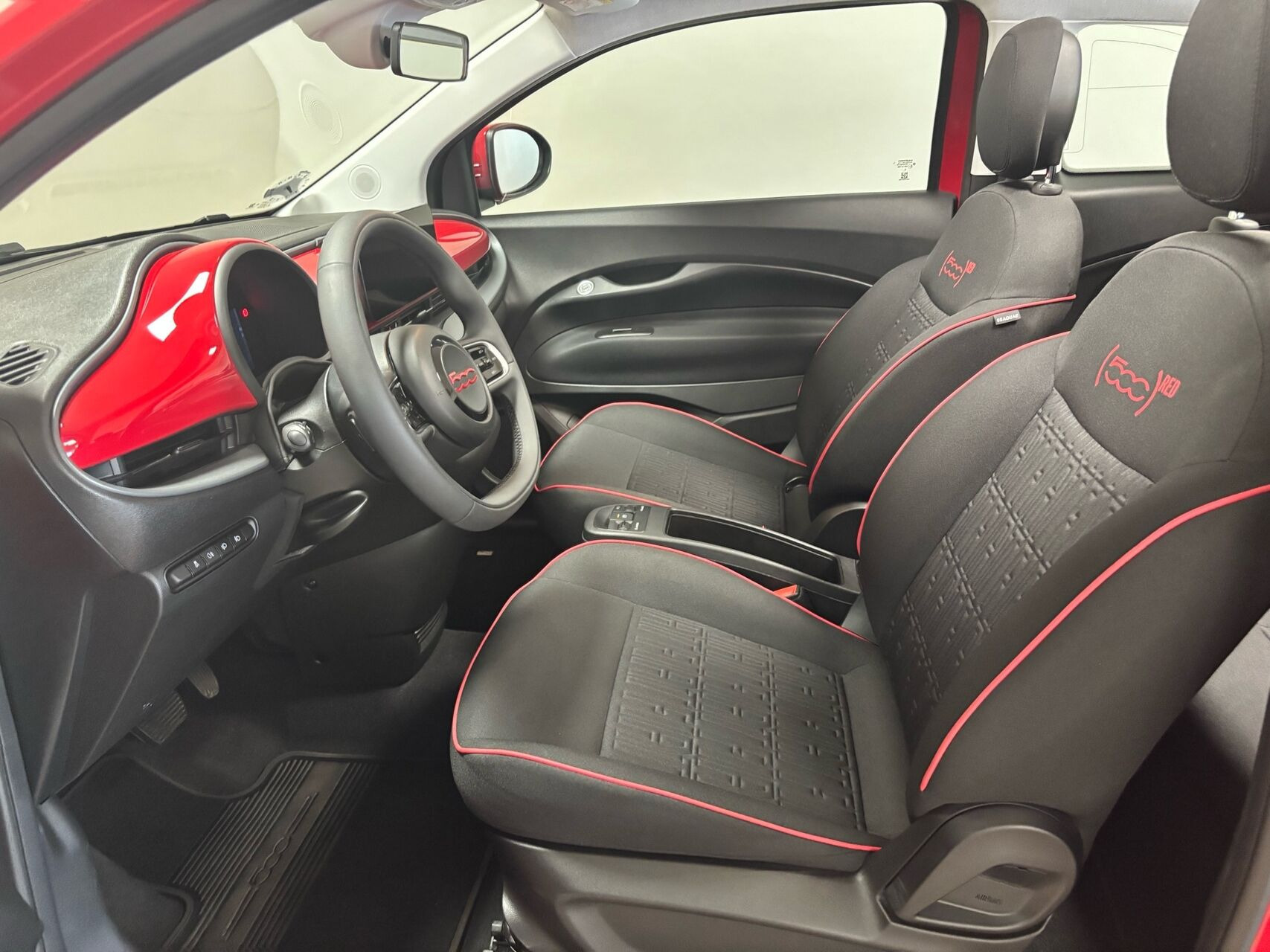 Rød Fiat 500e fra 2024
