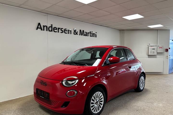 Rød Fiat 500e fra 2023