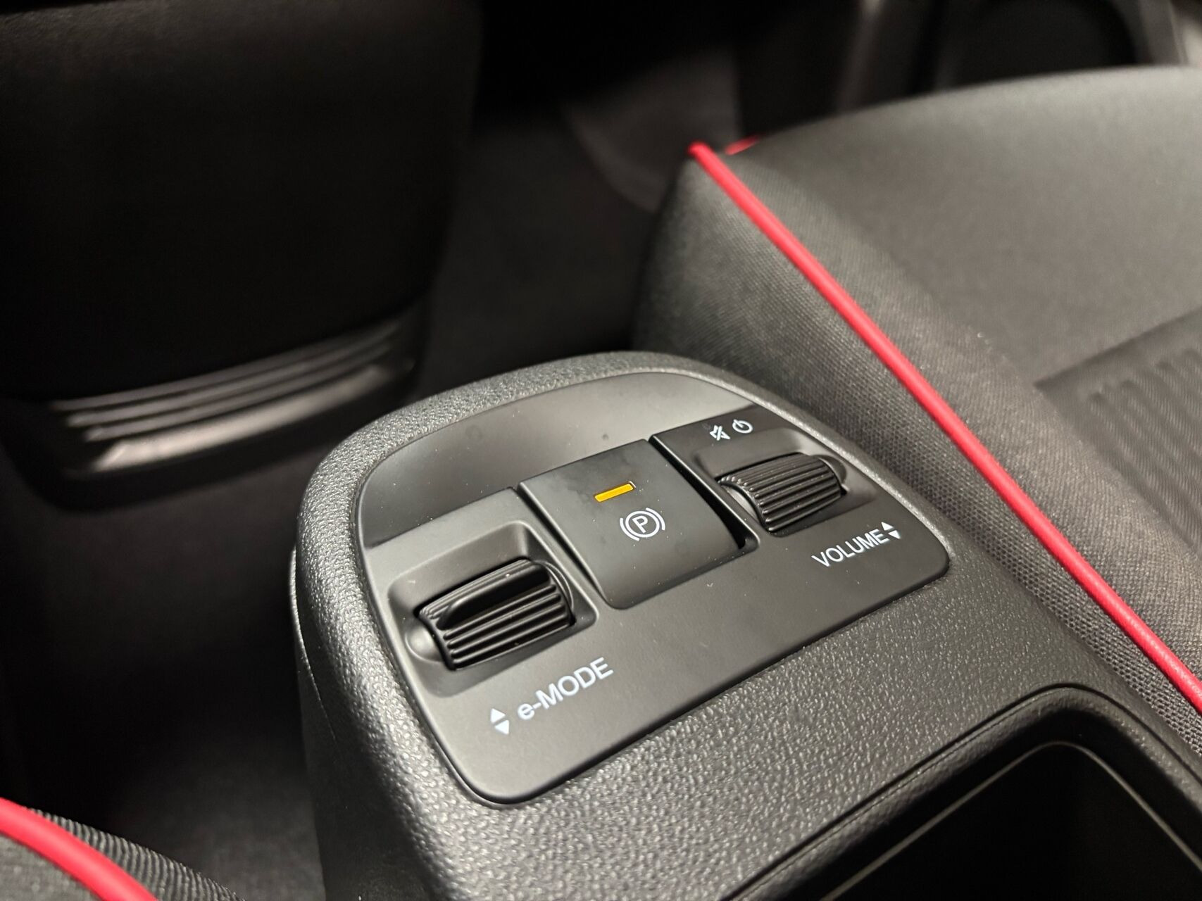 Rød Fiat 500e fra 2023