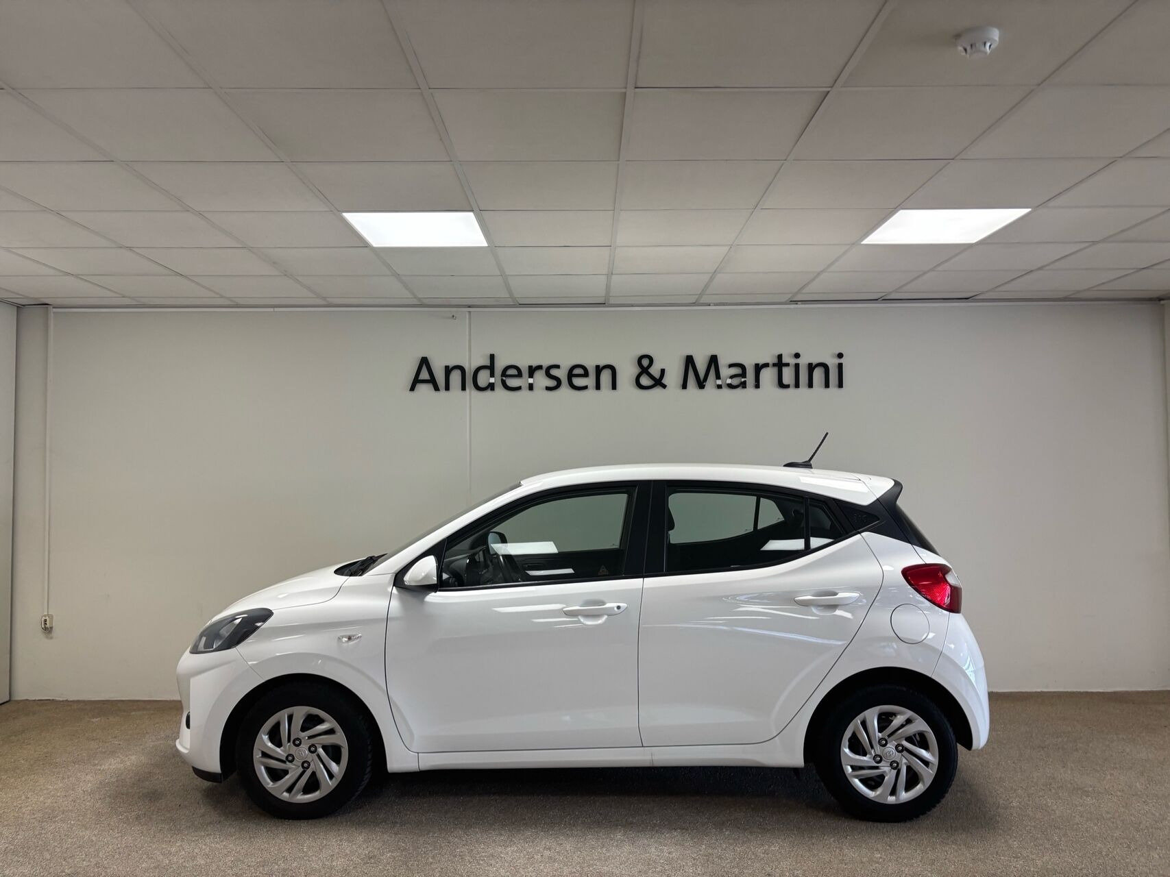 Hvid Hyundai i10 fra 2021