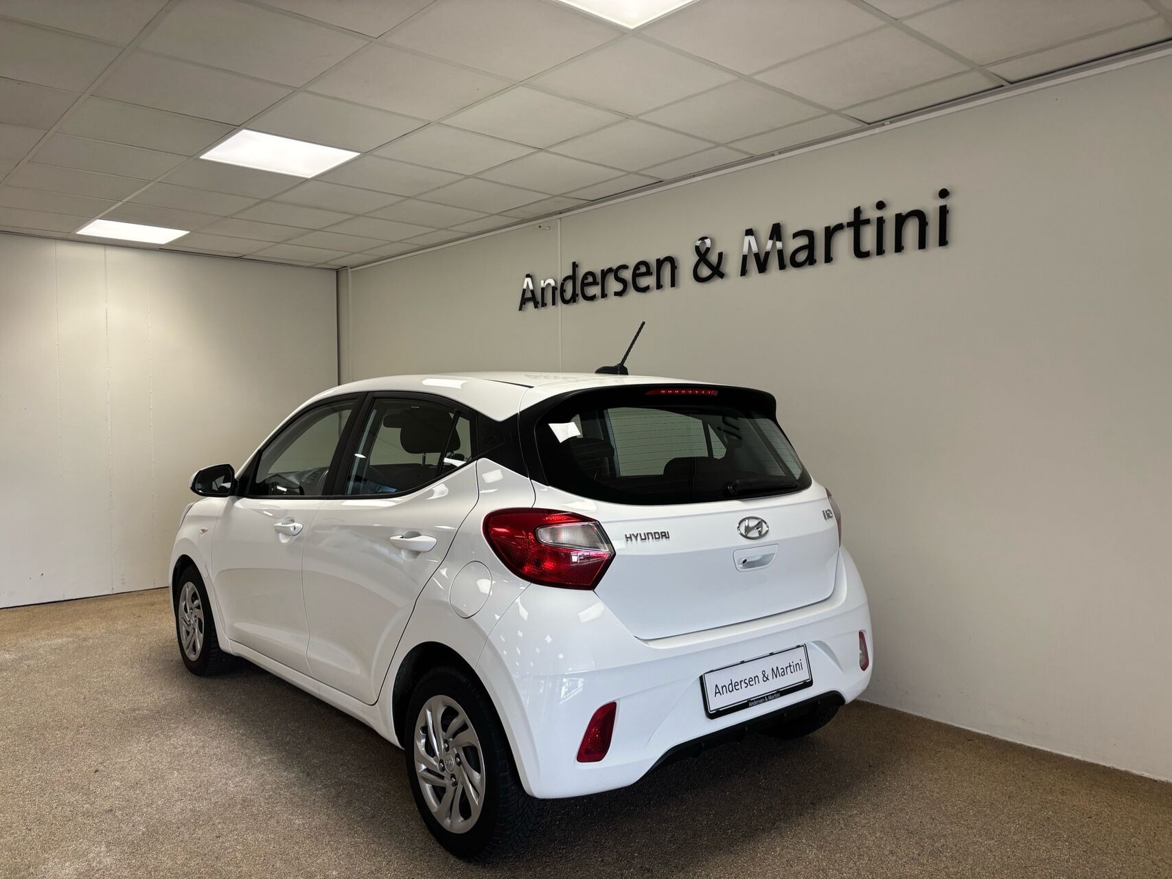 Hvid Hyundai i10 fra 2021