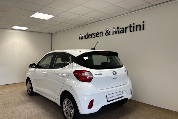 Hvid Hyundai i10 fra 2021