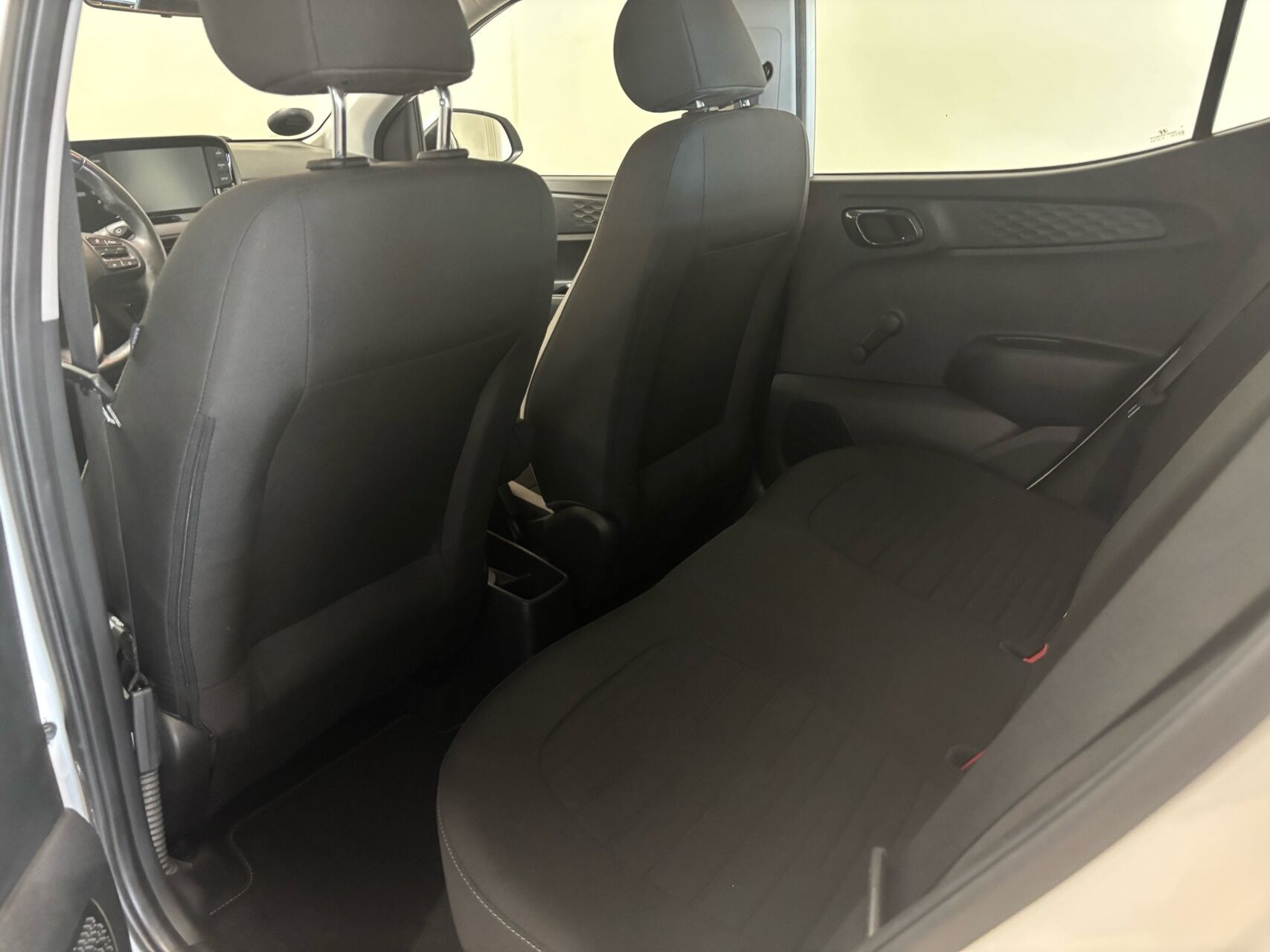 Hvid Hyundai i10 fra 2021