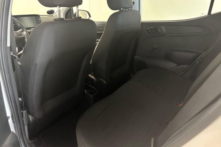 Hvid Hyundai i10 fra 2021